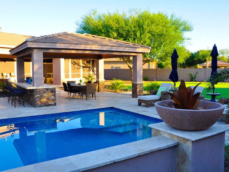 2_outdoor-space-pool-deck